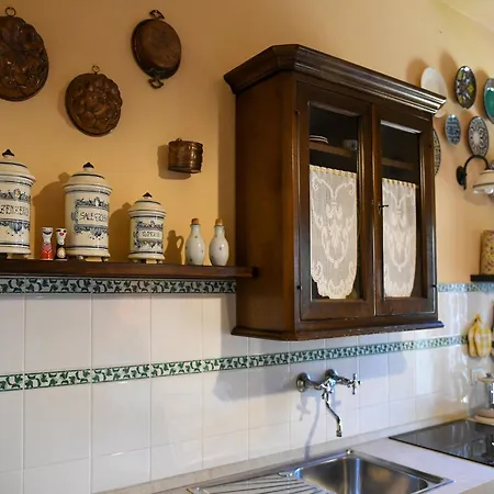 別荘 Large In A Stone