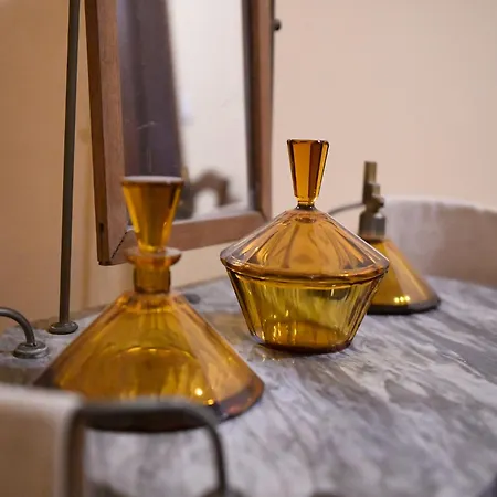 Large In A Stone بيت للعطل Fiorenzuola di Focara